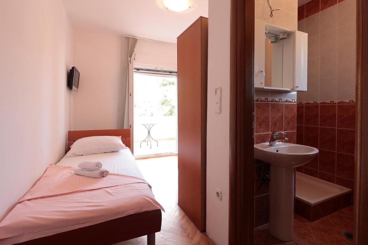 Central Rooms Near The Beach Novalja Exterior foto